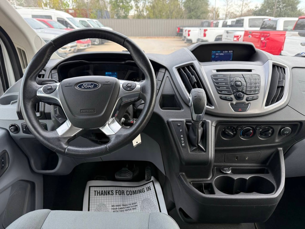 Ford Transit Wagon Vehicle Full-screen Gallery Image 18