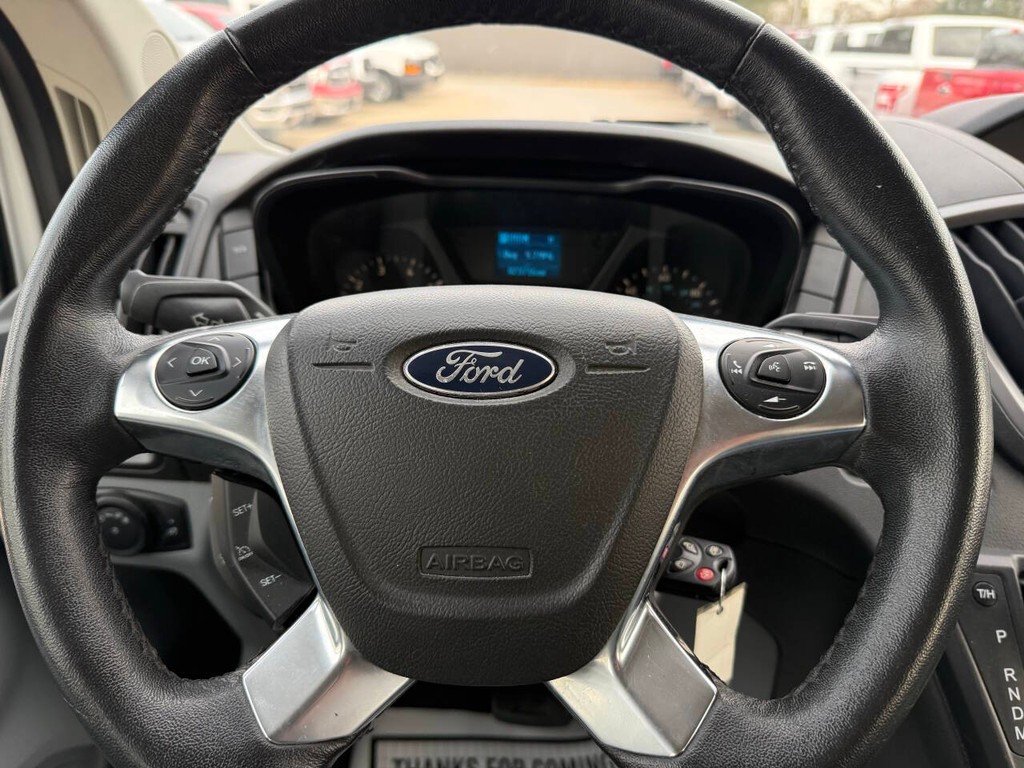 Ford Transit Wagon Vehicle Full-screen Gallery Image 20