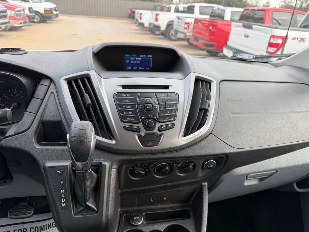 Ford Transit Wagon Vehicle Full-screen Gallery Image 21