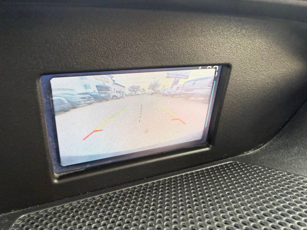 Ford Transit Wagon Vehicle Full-screen Gallery Image 23