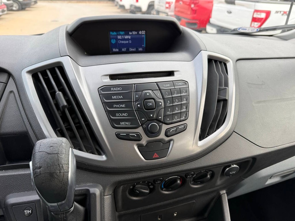 Ford Transit Wagon Vehicle Full-screen Gallery Image 24