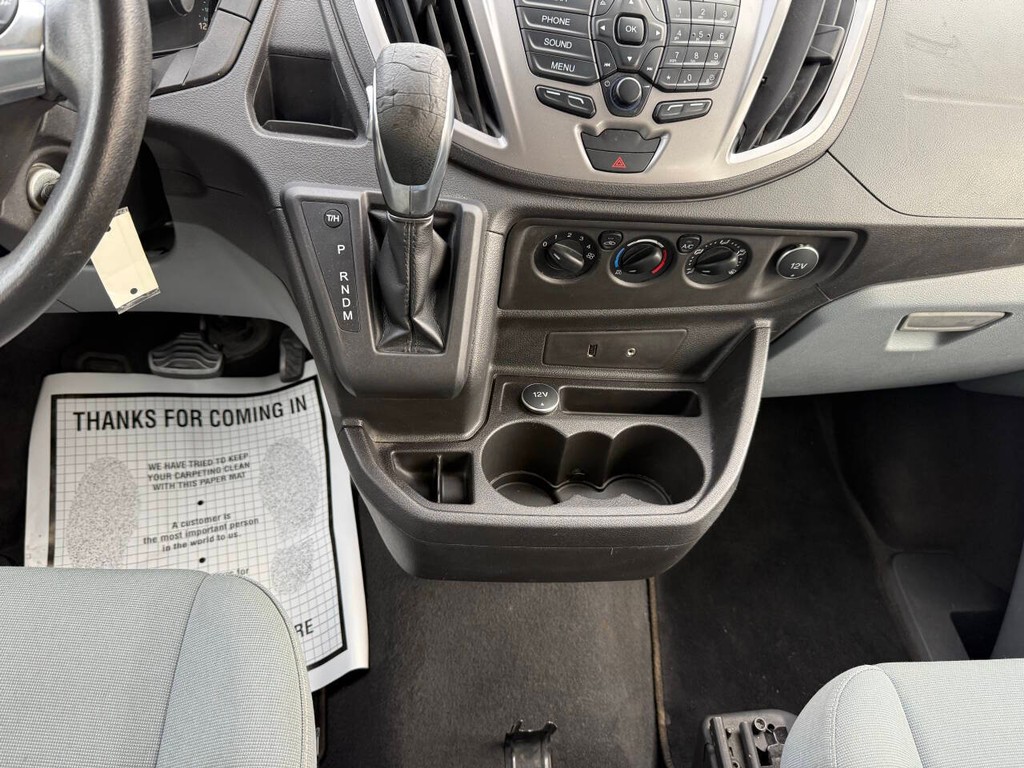 Ford Transit Wagon Vehicle Full-screen Gallery Image 26