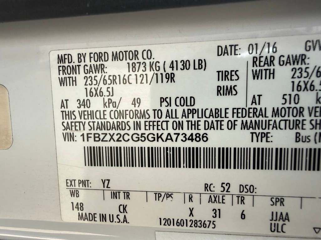 Ford Transit Wagon Vehicle Full-screen Gallery Image 30