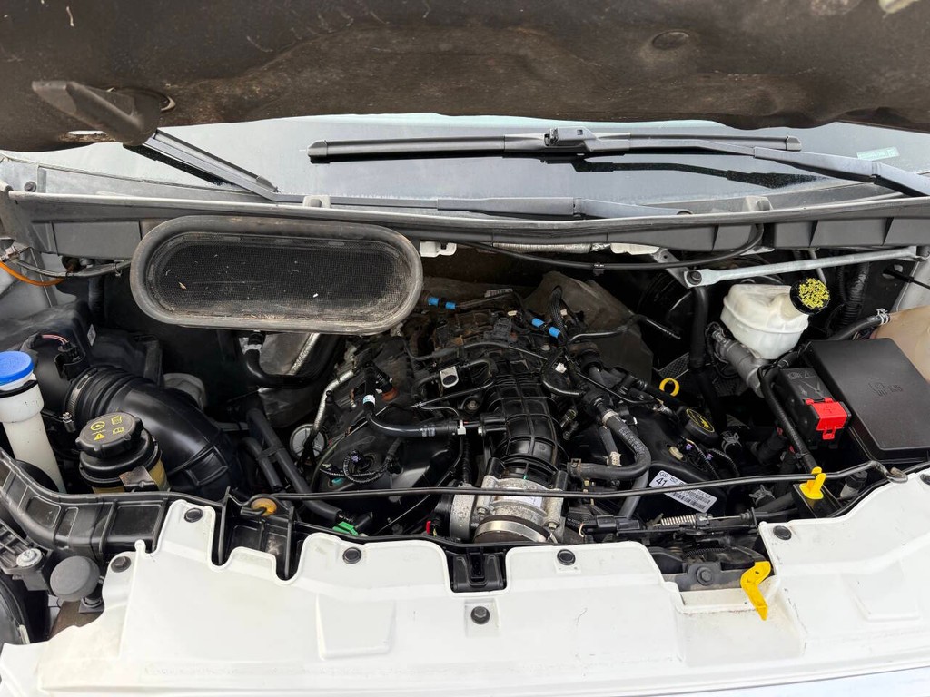 Ford Transit Wagon Vehicle Full-screen Gallery Image 31