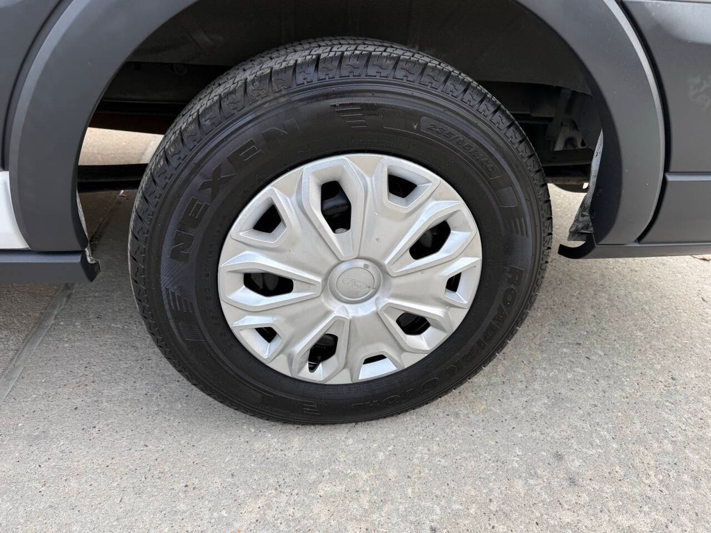 Ford Transit Wagon Vehicle Full-screen Gallery Image 32