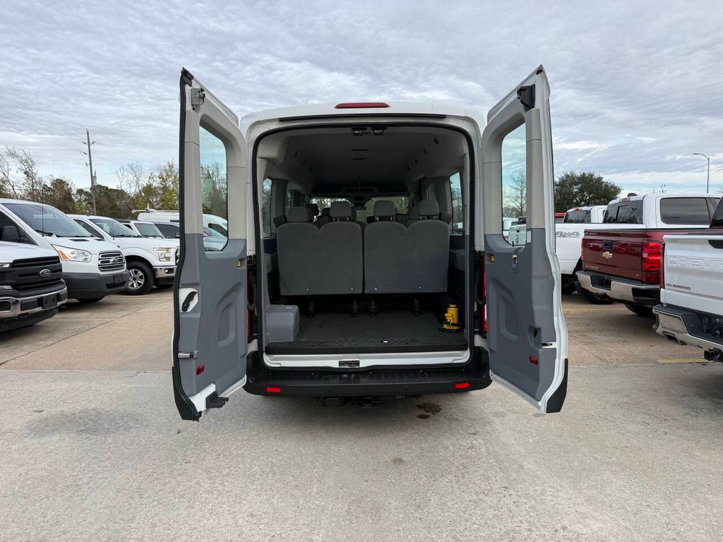 Ford Transit Wagon Vehicle Full-screen Gallery Image 33