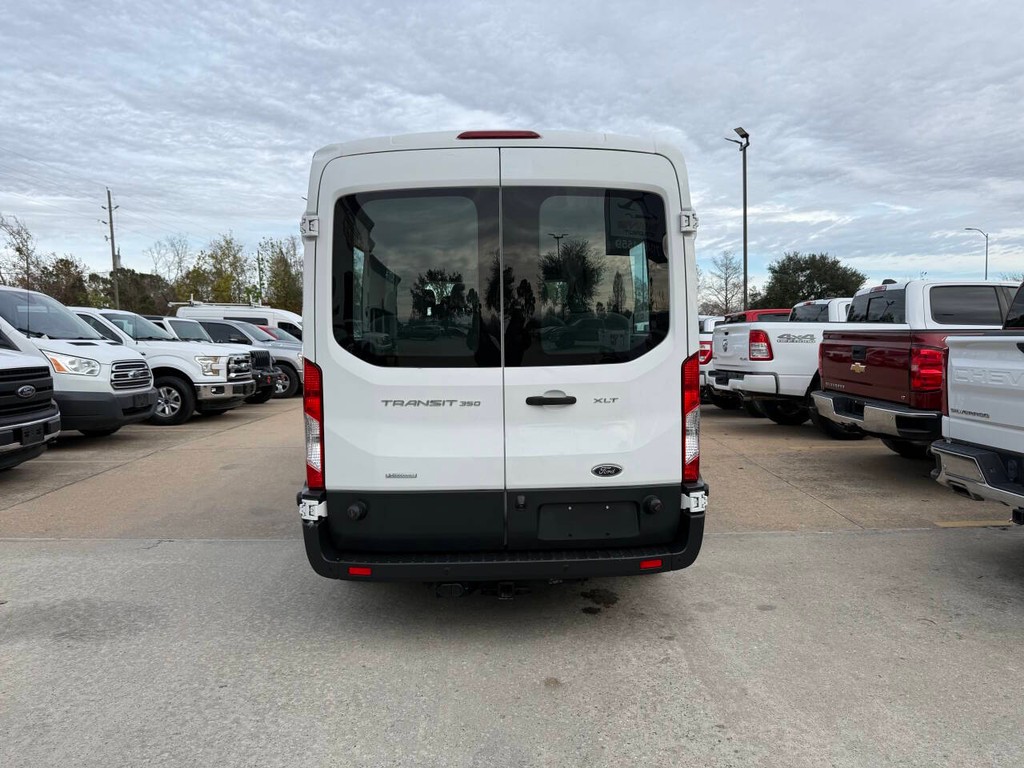 Ford Transit Wagon Vehicle Full-screen Gallery Image 34