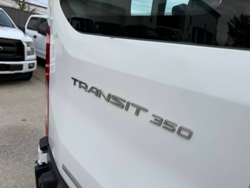 Ford Transit Wagon Vehicle Full-screen Gallery Image 35