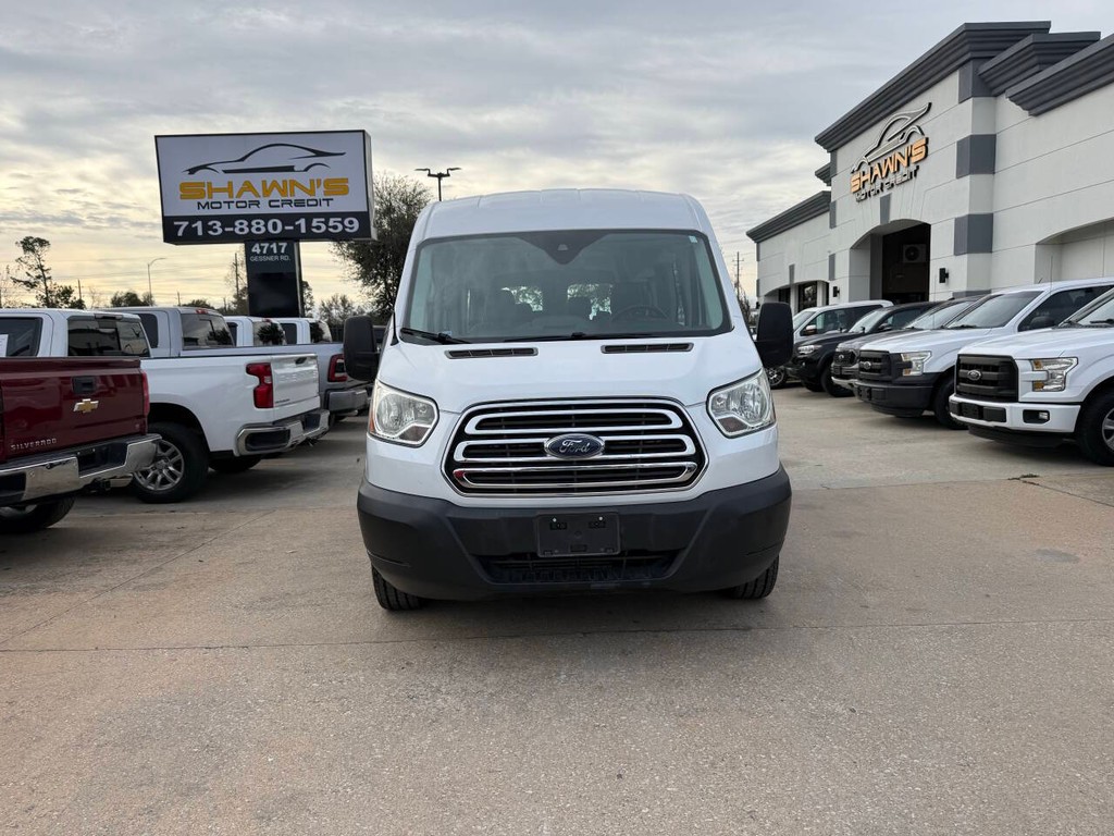 Ford Transit Wagon Vehicle Full-screen Gallery Image 38