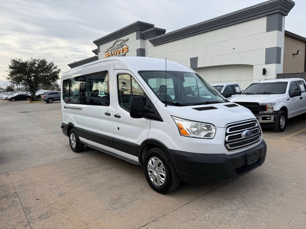 Ford Transit Wagon Vehicle Full-screen Gallery Image 39