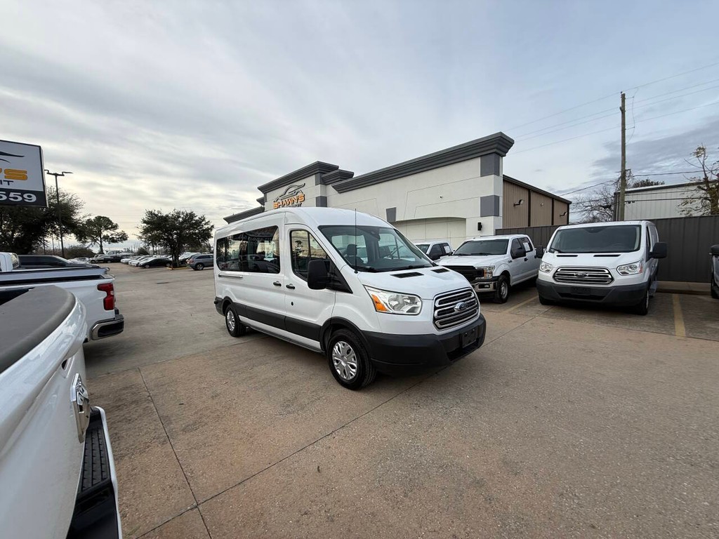 Ford Transit Wagon Vehicle Full-screen Gallery Image 41