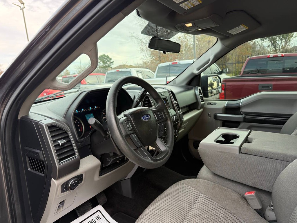 Ford F-150 Vehicle Full-screen Gallery Image 06