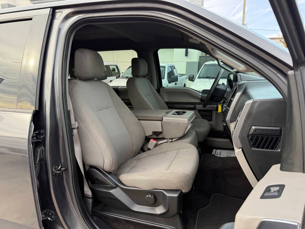 Ford F-150 Vehicle Full-screen Gallery Image 10