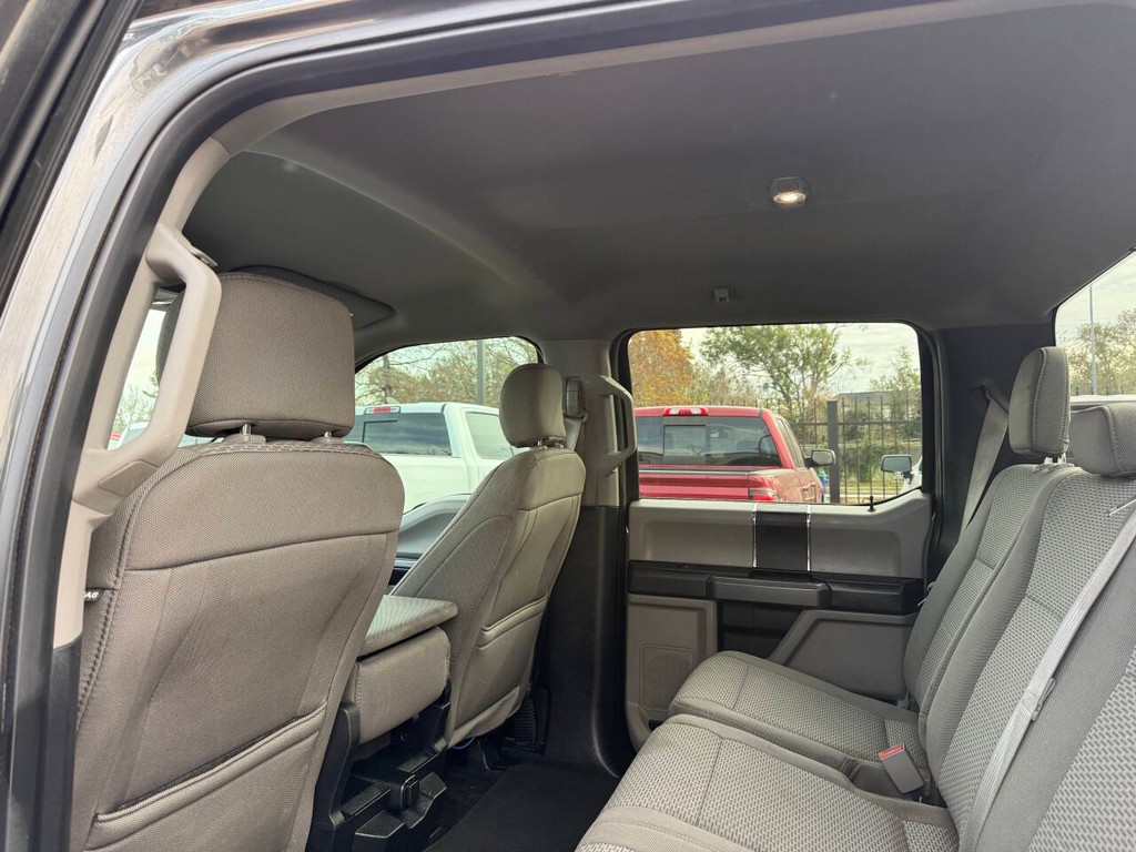 Ford F-150 Vehicle Full-screen Gallery Image 12