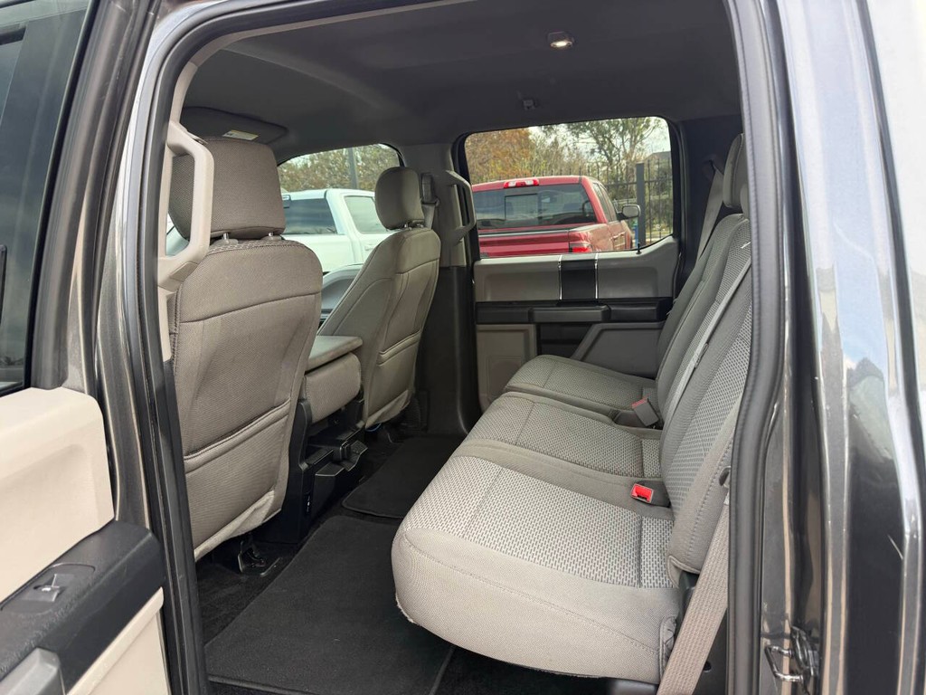 Ford F-150 Vehicle Full-screen Gallery Image 13