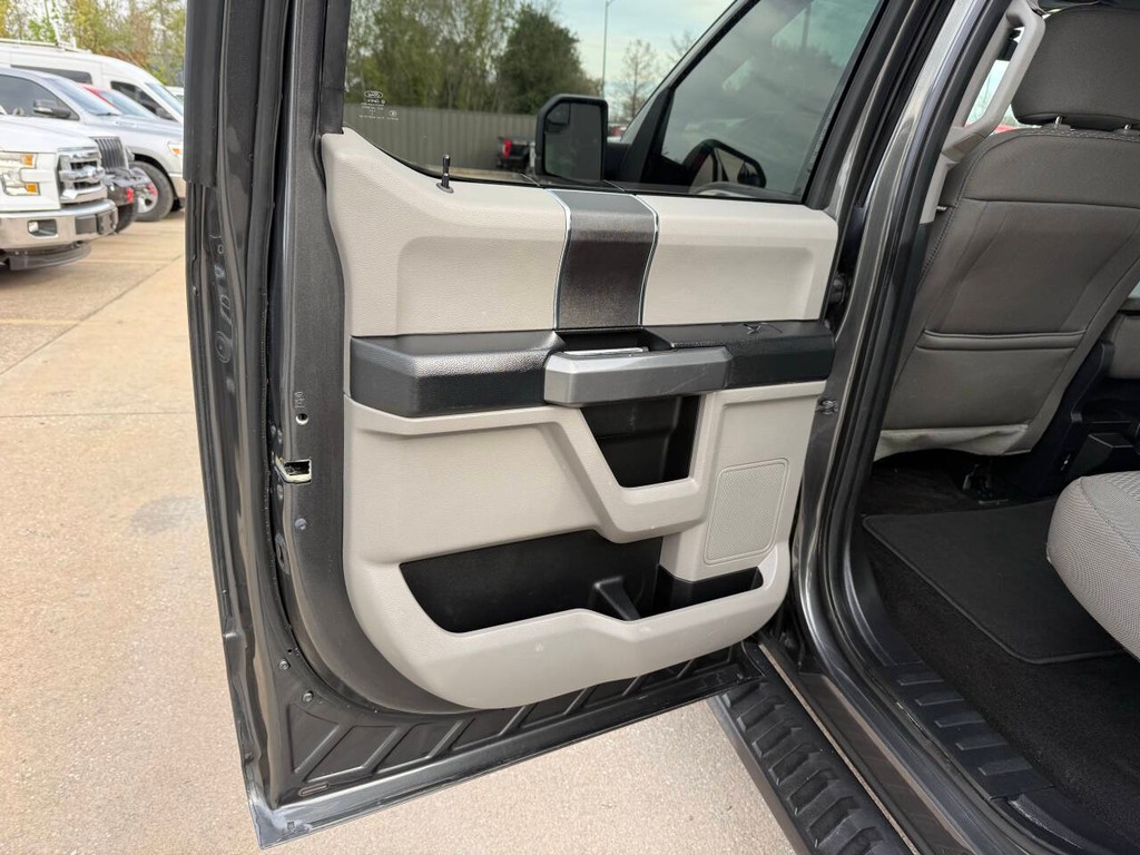 Ford F-150 Vehicle Full-screen Gallery Image 14