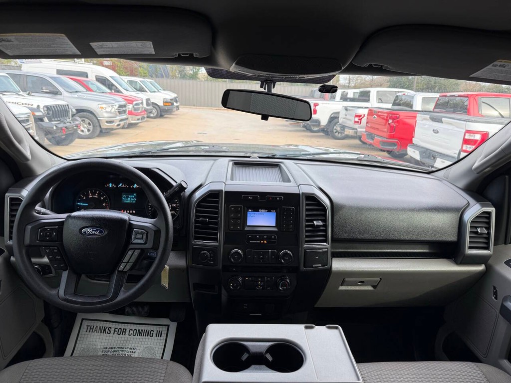 Ford F-150 Vehicle Full-screen Gallery Image 17