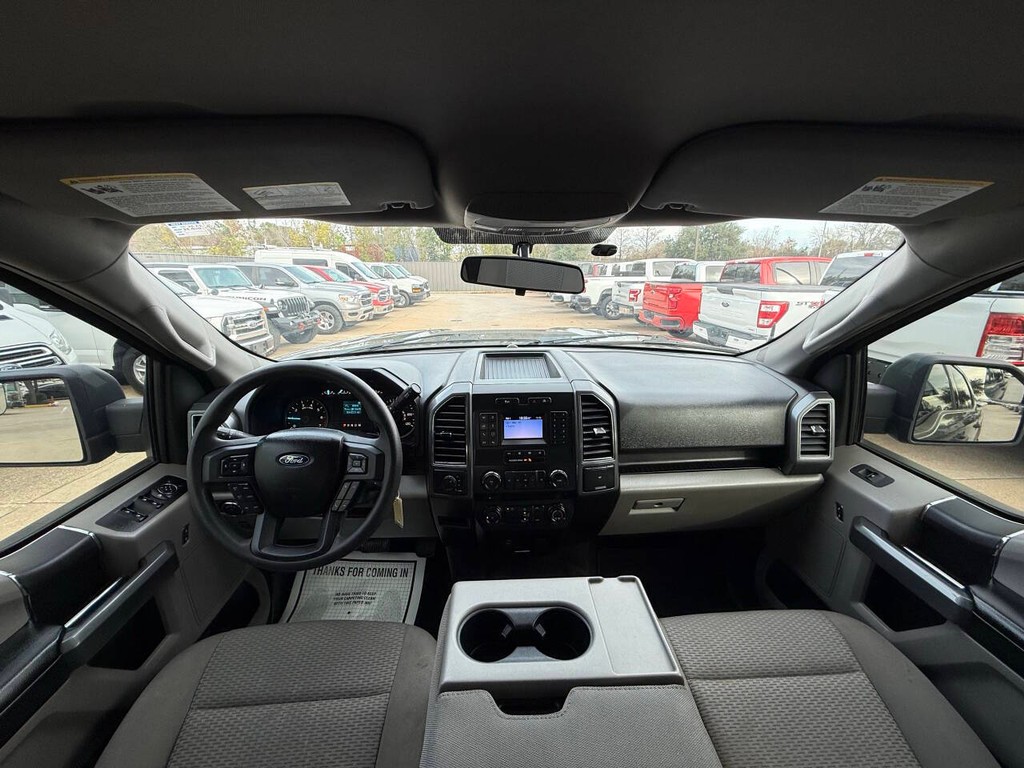 Ford F-150 Vehicle Full-screen Gallery Image 18