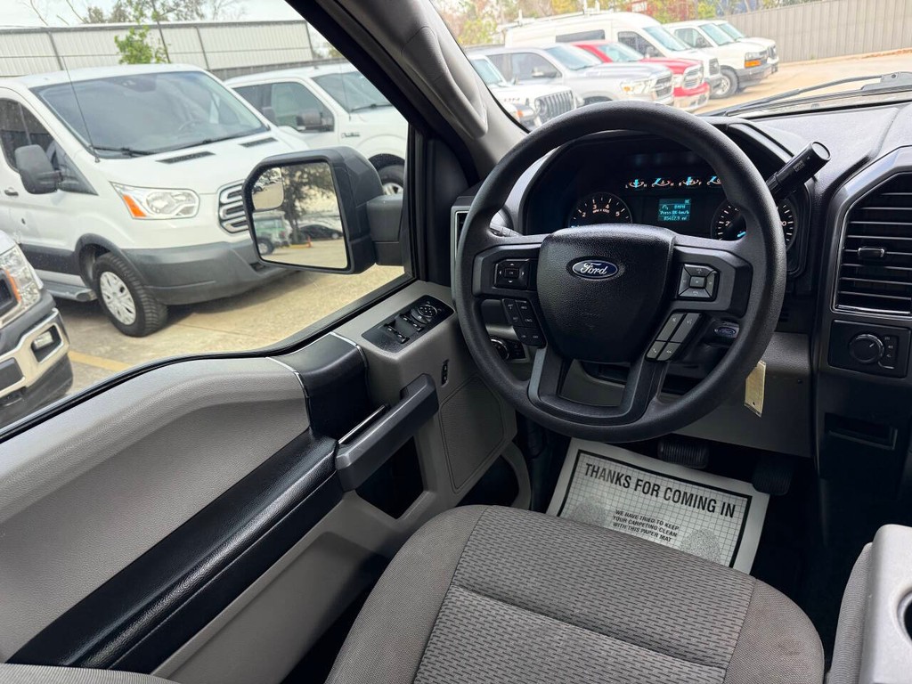 Ford F-150 Vehicle Full-screen Gallery Image 19