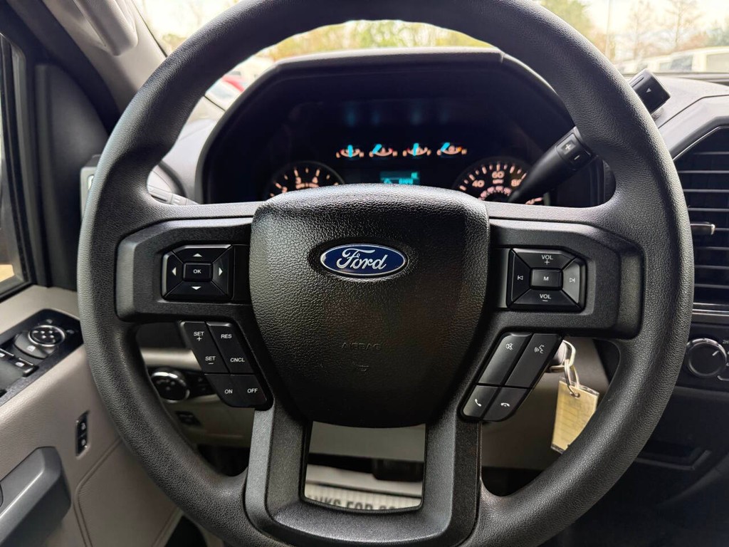 Ford F-150 Vehicle Full-screen Gallery Image 23
