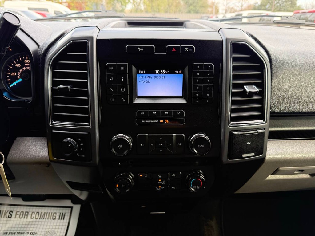 Ford F-150 Vehicle Full-screen Gallery Image 24