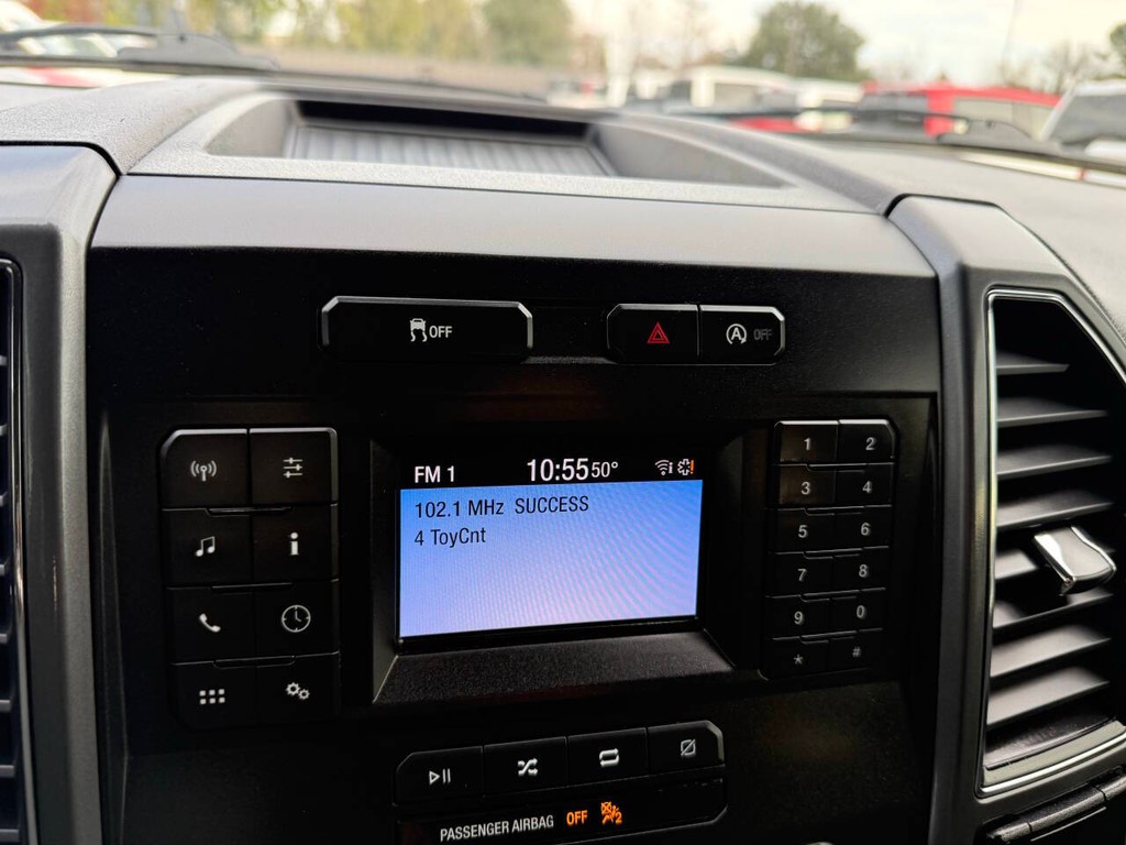 Ford F-150 Vehicle Full-screen Gallery Image 25