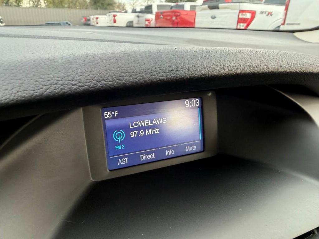 Ford Focus Sedan Vehicle Full-screen Gallery Image 26