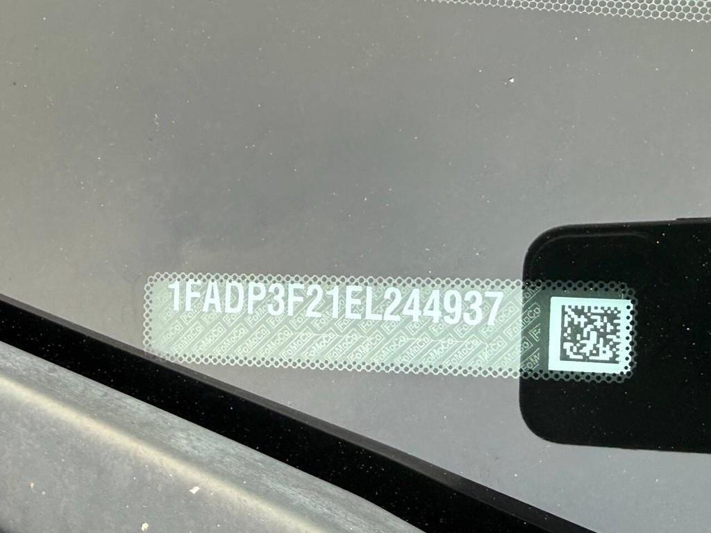 Ford Focus Sedan Vehicle Full-screen Gallery Image 33