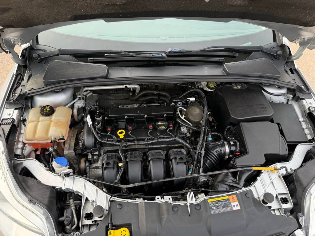 Ford Focus Sedan Vehicle Full-screen Gallery Image 34