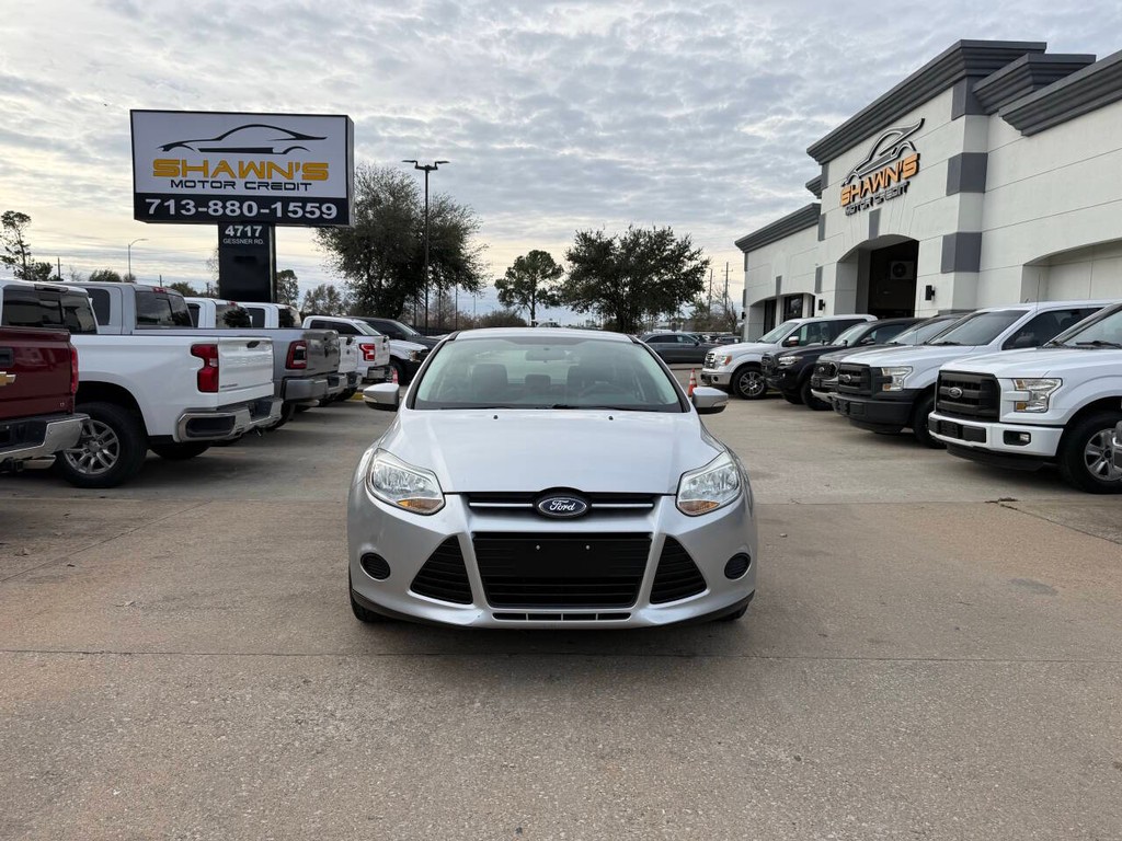 Ford Focus Sedan Vehicle Full-screen Gallery Image 39