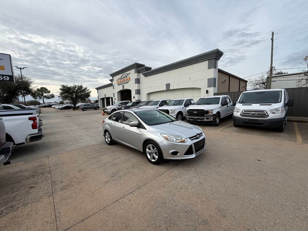 Ford Focus Sedan Vehicle Full-screen Gallery Image 42