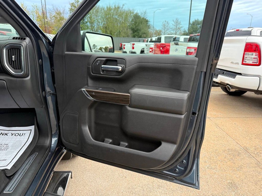 Chevrolet Silverado 1500 Vehicle Full-screen Gallery Image 11