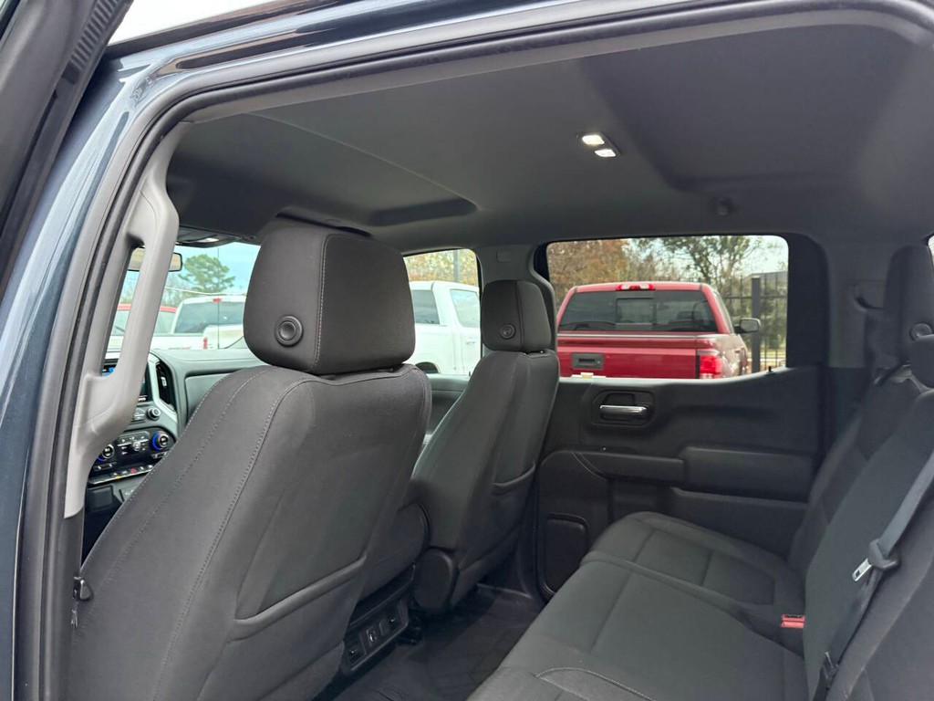 Chevrolet Silverado 1500 Vehicle Full-screen Gallery Image 12