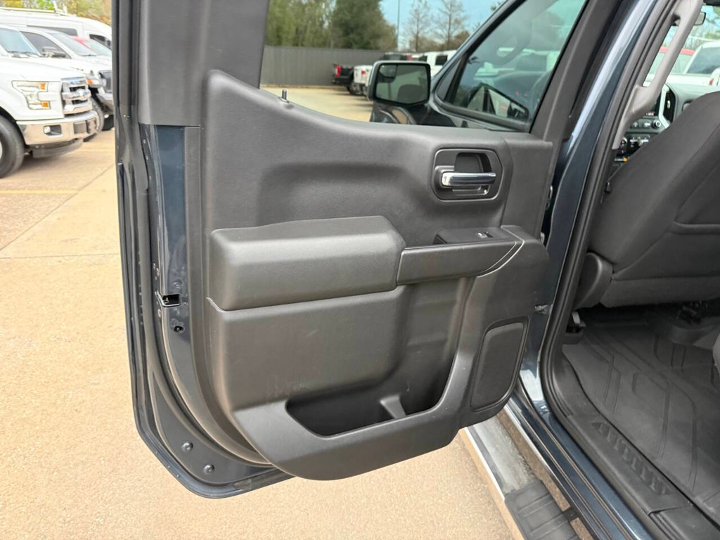 Chevrolet Silverado 1500 Vehicle Full-screen Gallery Image 14