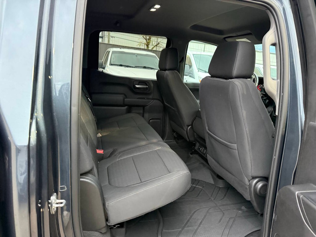 Chevrolet Silverado 1500 Vehicle Full-screen Gallery Image 15