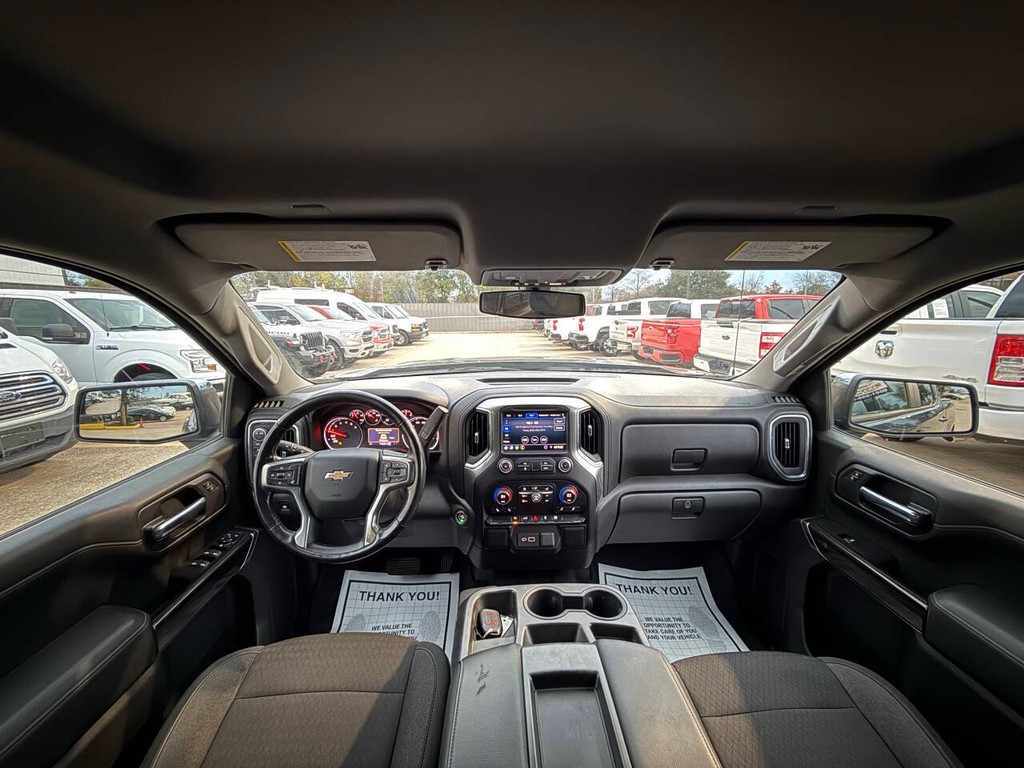 Chevrolet Silverado 1500 Vehicle Full-screen Gallery Image 18