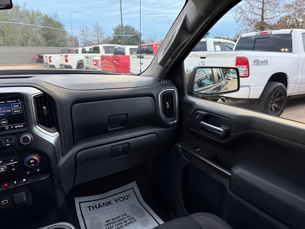 Chevrolet Silverado 1500 Vehicle Full-screen Gallery Image 20