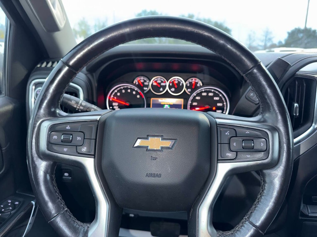 Chevrolet Silverado 1500 Vehicle Full-screen Gallery Image 24