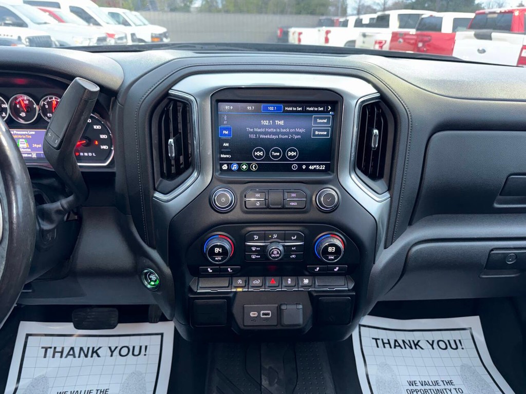 Chevrolet Silverado 1500 Vehicle Full-screen Gallery Image 26