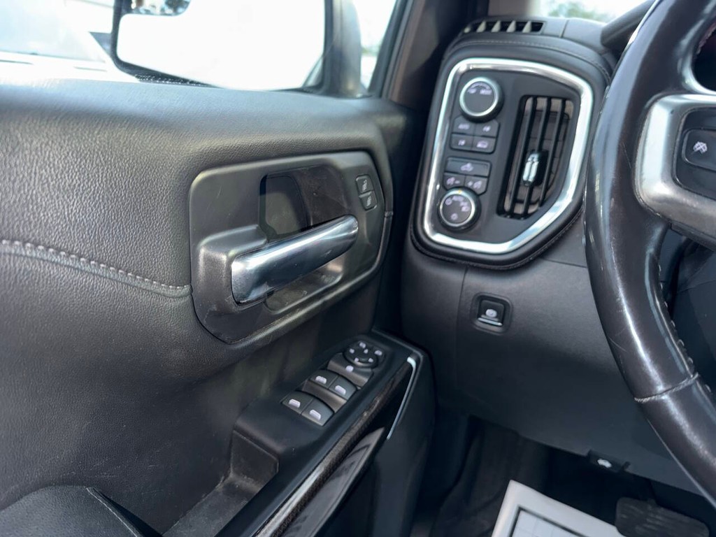 Chevrolet Silverado 1500 Vehicle Full-screen Gallery Image 32