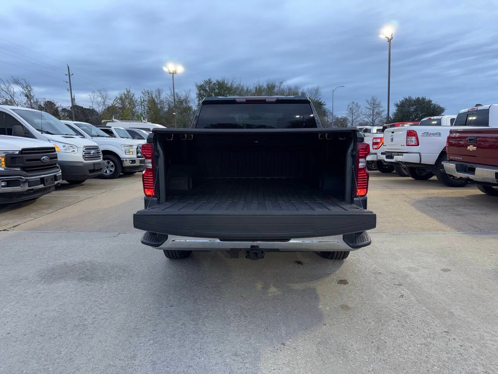 Chevrolet Silverado 1500 Vehicle Full-screen Gallery Image 38