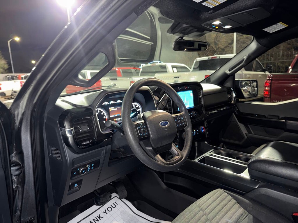 Ford F-150 Vehicle Full-screen Gallery Image 06