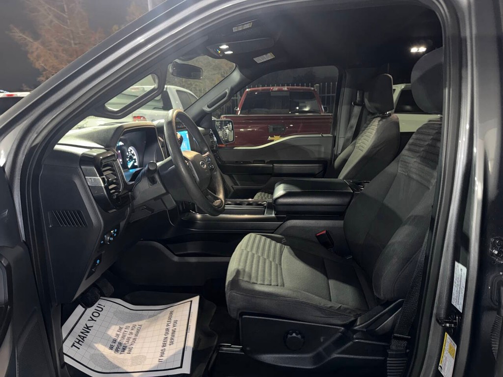 Ford F-150 Vehicle Full-screen Gallery Image 07