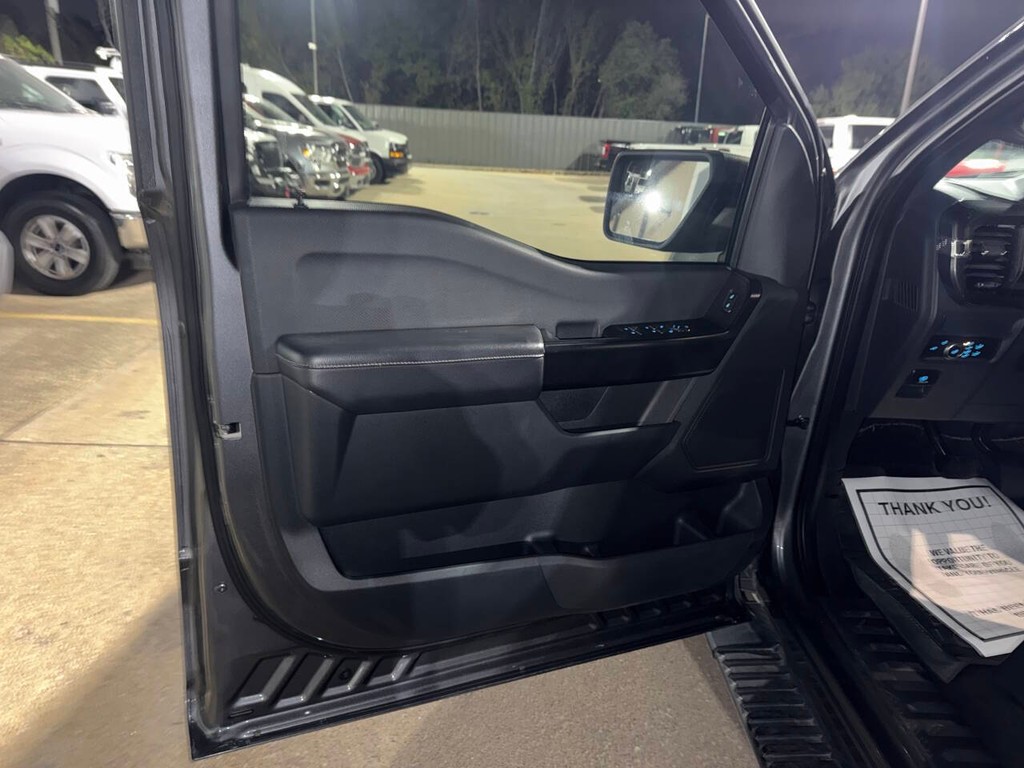 Ford F-150 Vehicle Full-screen Gallery Image 08