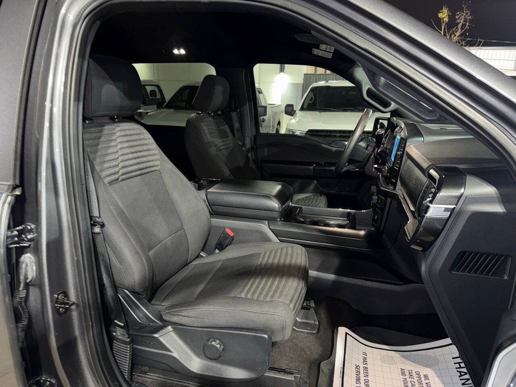 Ford F-150 Vehicle Full-screen Gallery Image 10