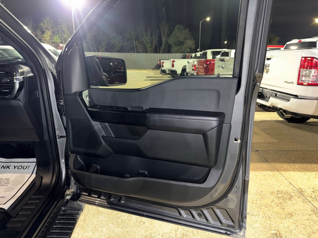 Ford F-150 Vehicle Full-screen Gallery Image 11