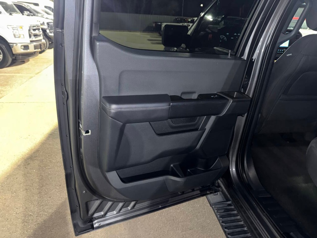 Ford F-150 Vehicle Full-screen Gallery Image 14