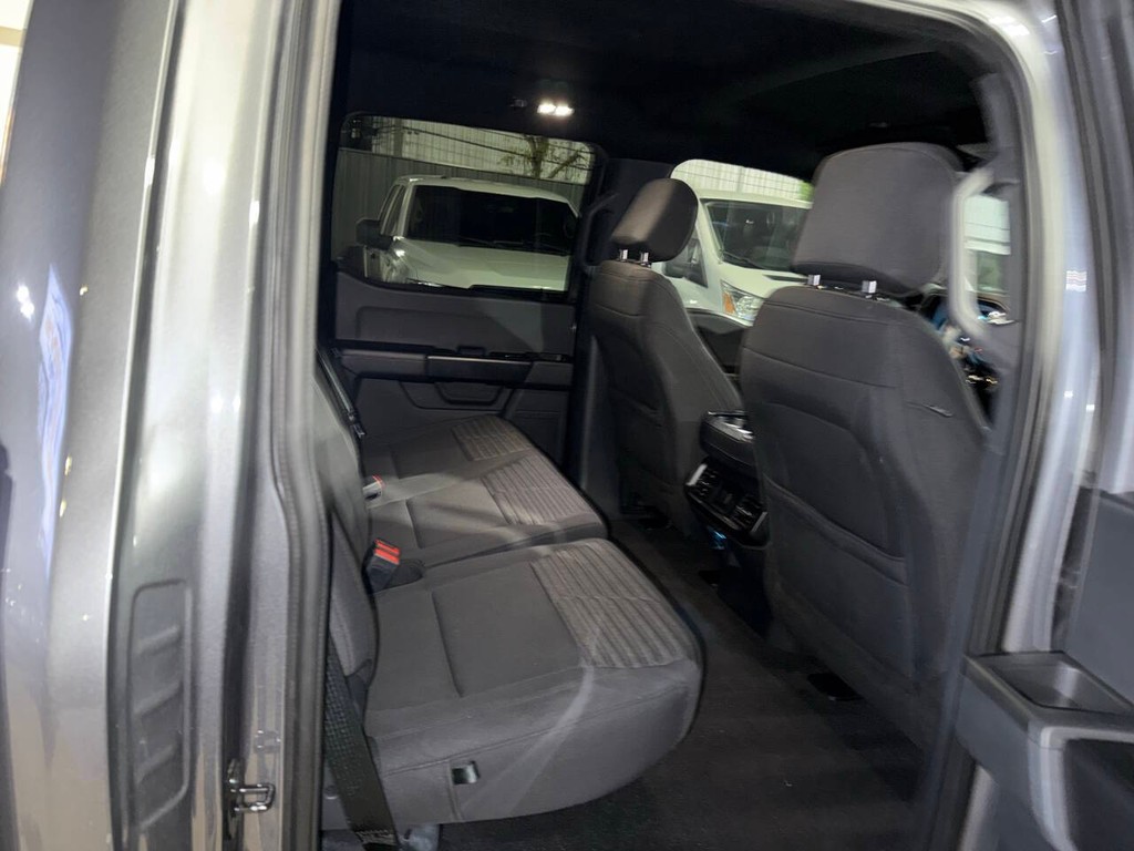 Ford F-150 Vehicle Full-screen Gallery Image 15
