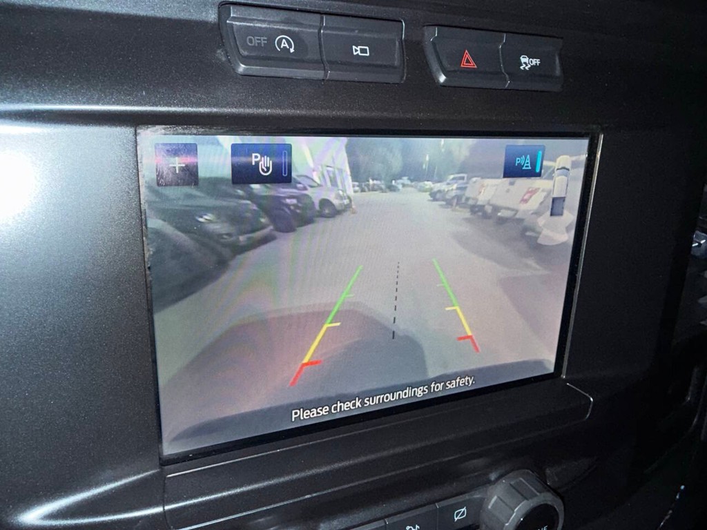 Ford F-150 Vehicle Full-screen Gallery Image 26