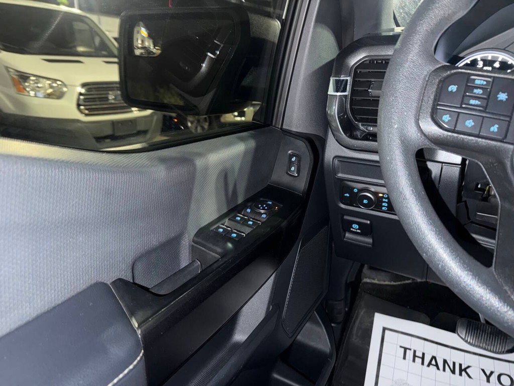 Ford F-150 Vehicle Full-screen Gallery Image 30